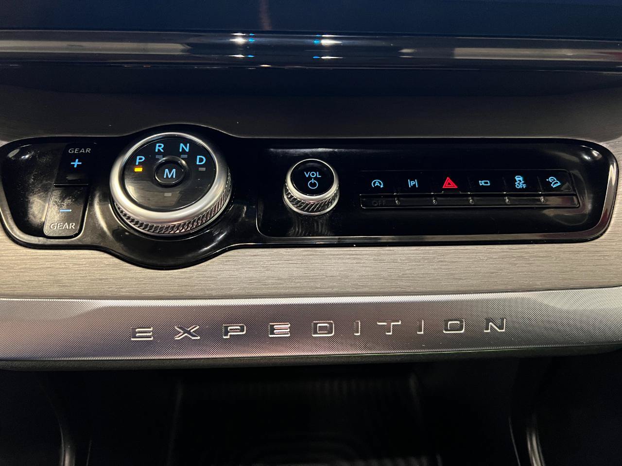 Used 2025 Ford Expedition Max Platinum AWD/4WD image 47