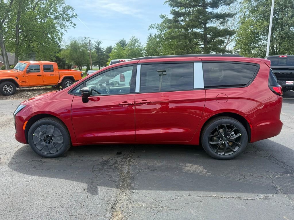 New 2027 Chrysler Pacifica Limited AWD/4WD image 8