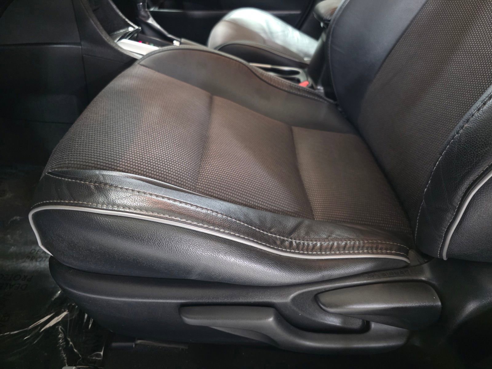 Used 2015 Toyota Corolla S image 23