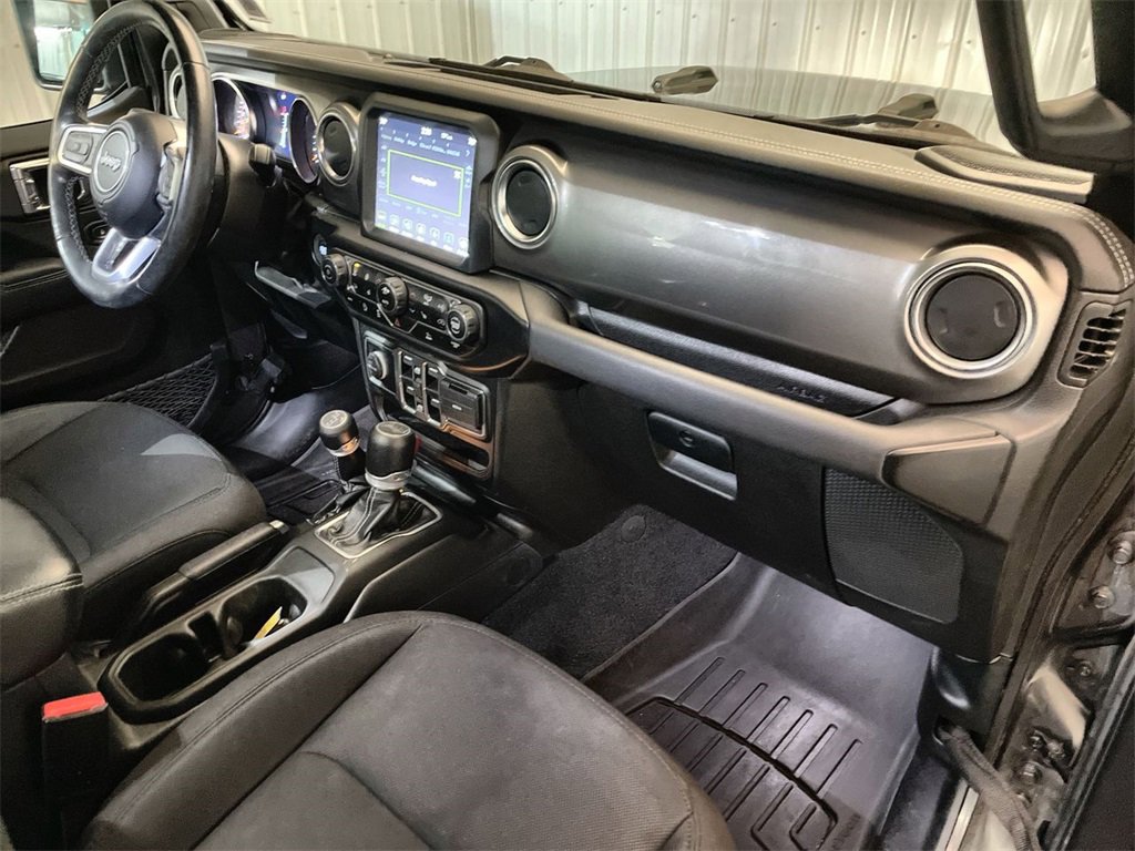 Used 2022 Jeep Wrangler Unlimited Sahara w/ Cold Weather Group image 27