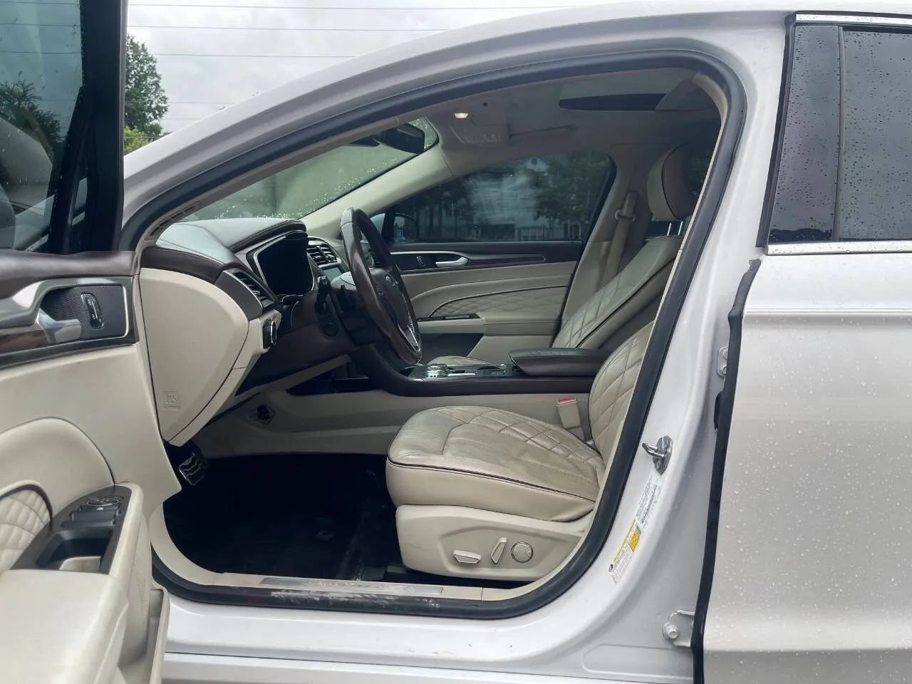 Used 2017 Ford Fusion Platinum FWD image 16