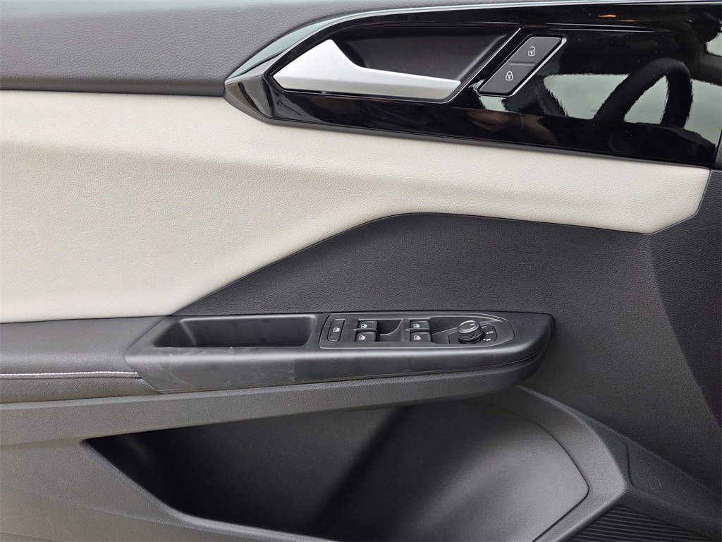 New 2026 Volkswagen Taos S image 16