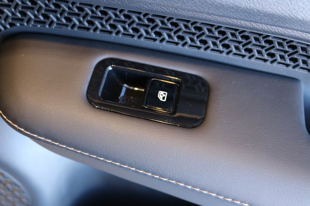 Used 2023 Nissan Ariya AWD image 31