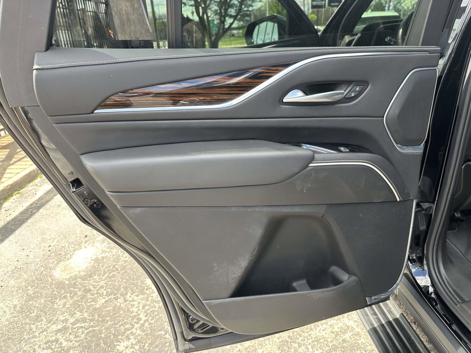 Certified 2023 Cadillac Escalade Premium Luxury w/ Performance Package image 9