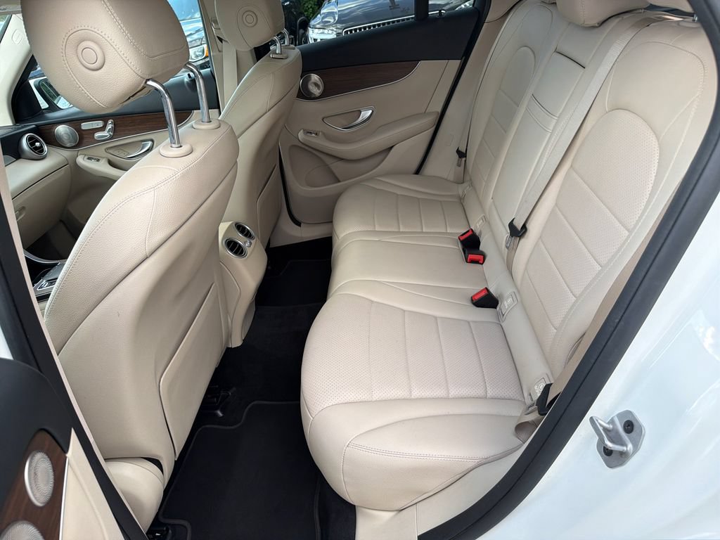 Used 2021 Mercedes-Benz GLC 300 w/ Premium Package image 21