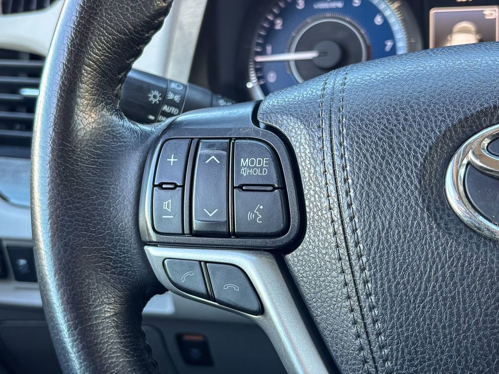Used 2019 Toyota Sienna XLE image 28