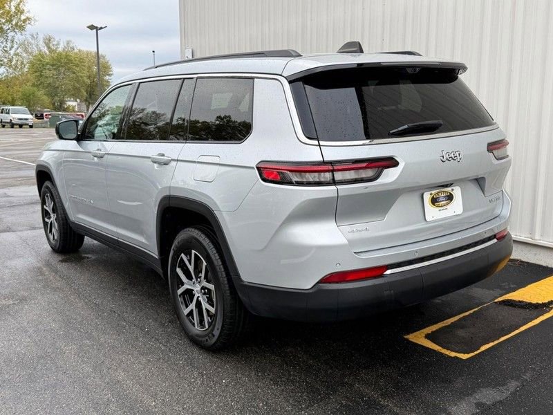 Used 2024 Jeep Grand Cherokee L Limited w/ Luxury Tech Group II AWD/4WD image 3