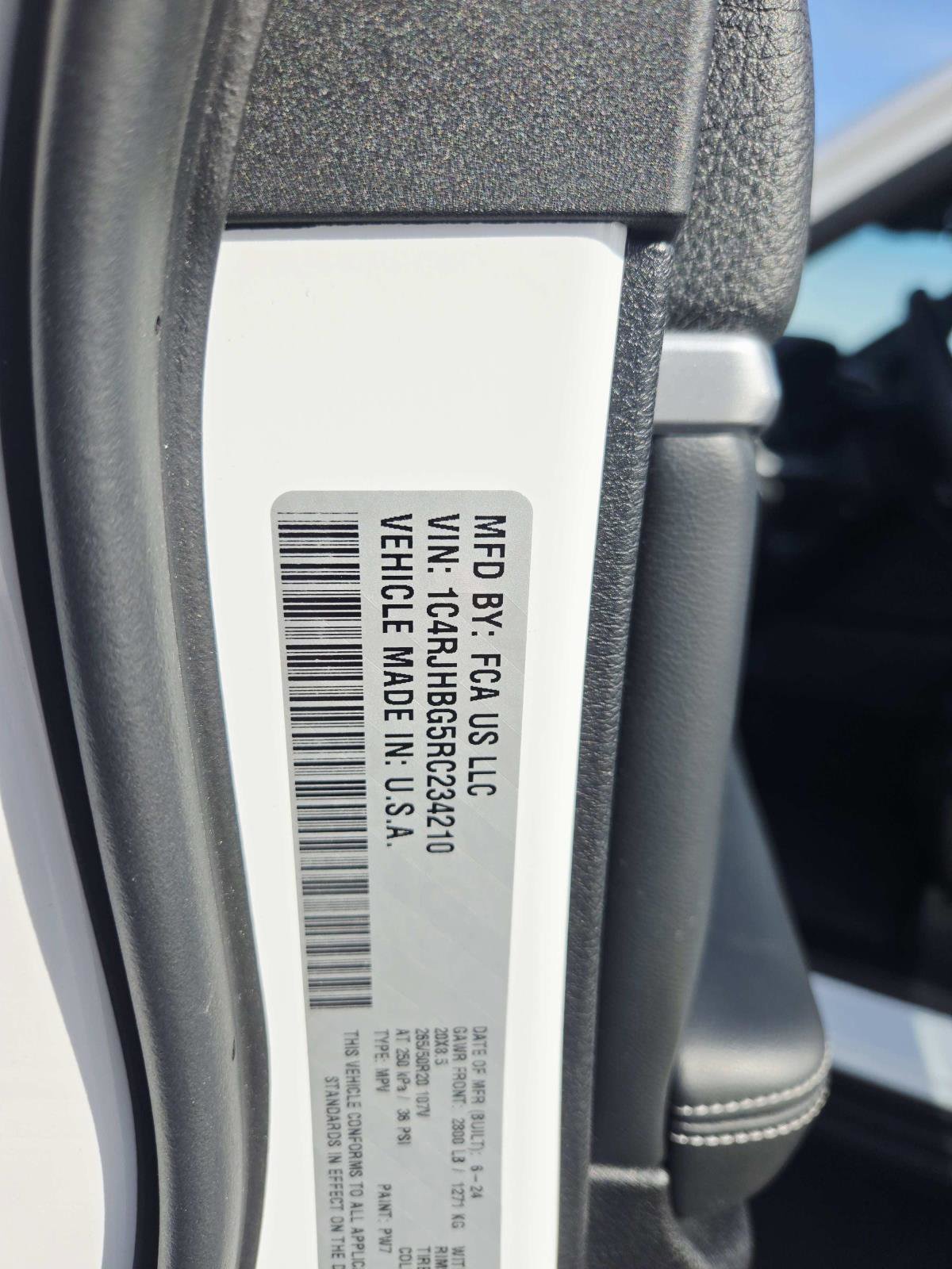 Used 2024 Jeep Grand Cherokee Limited w/ Luxury Tech Group II image 41