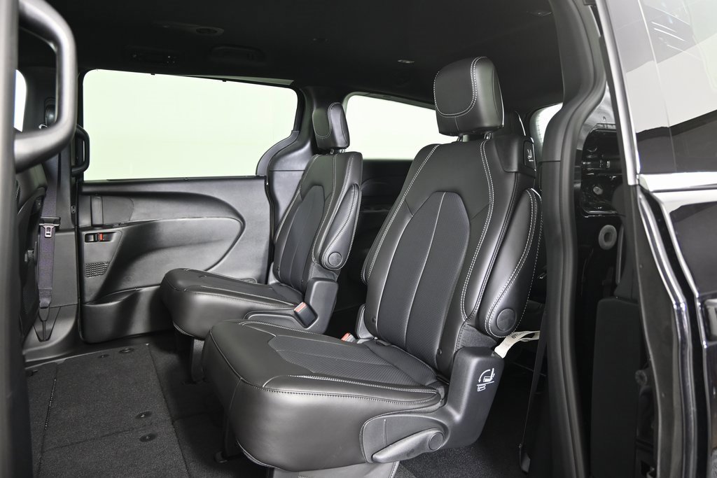New 2026 Chrysler Pacifica Select image 19