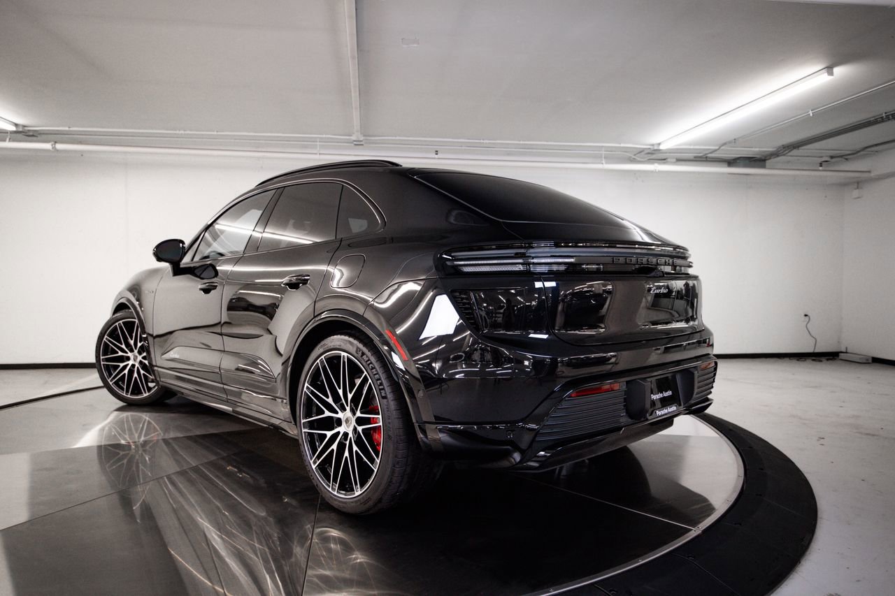 Certified 2025 Porsche Macan Turbo Electric AWD/4WD image 3