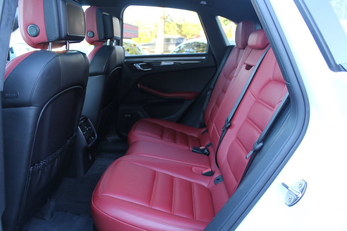 Used 2017 Porsche Macan Turbo AWD/4WD image 27