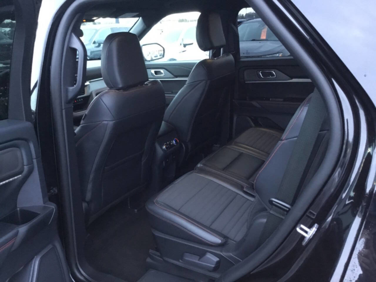 Used 2025 Ford Explorer ST-Line image 9