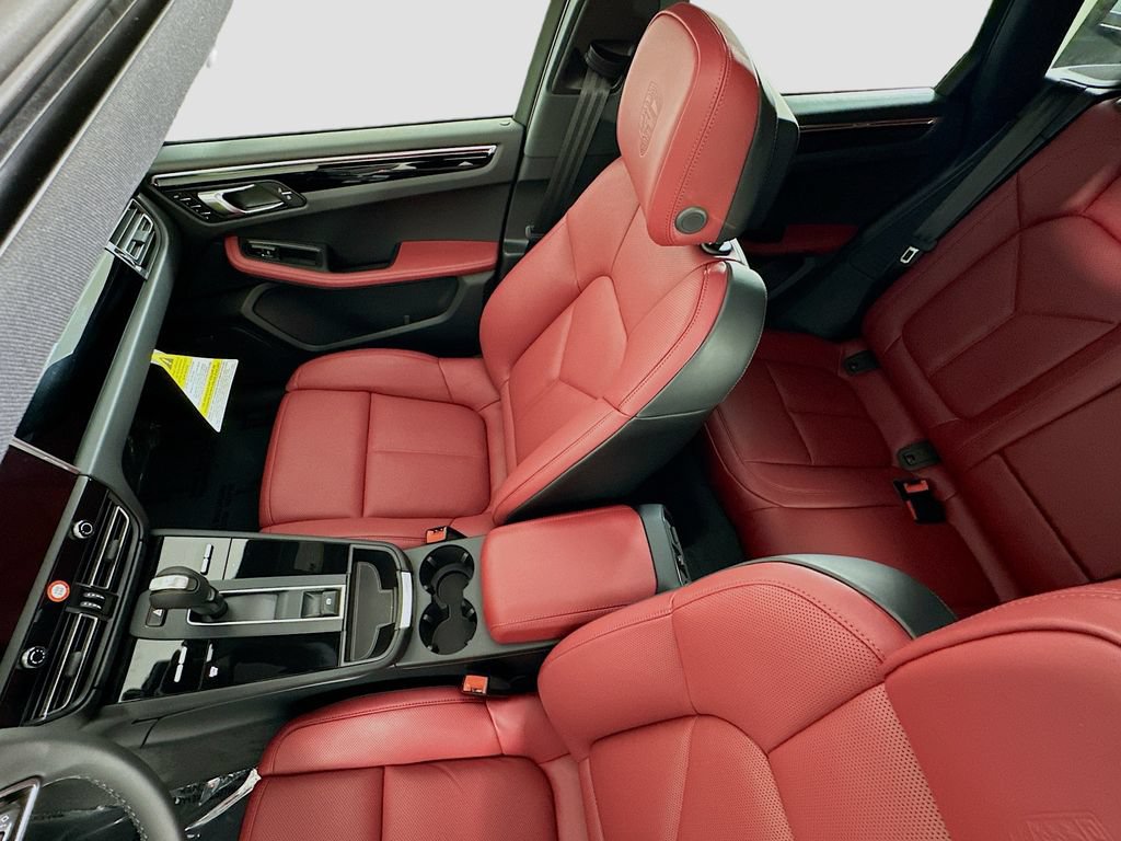 Certified 2026 Porsche Macan AWD/4WD image 13
