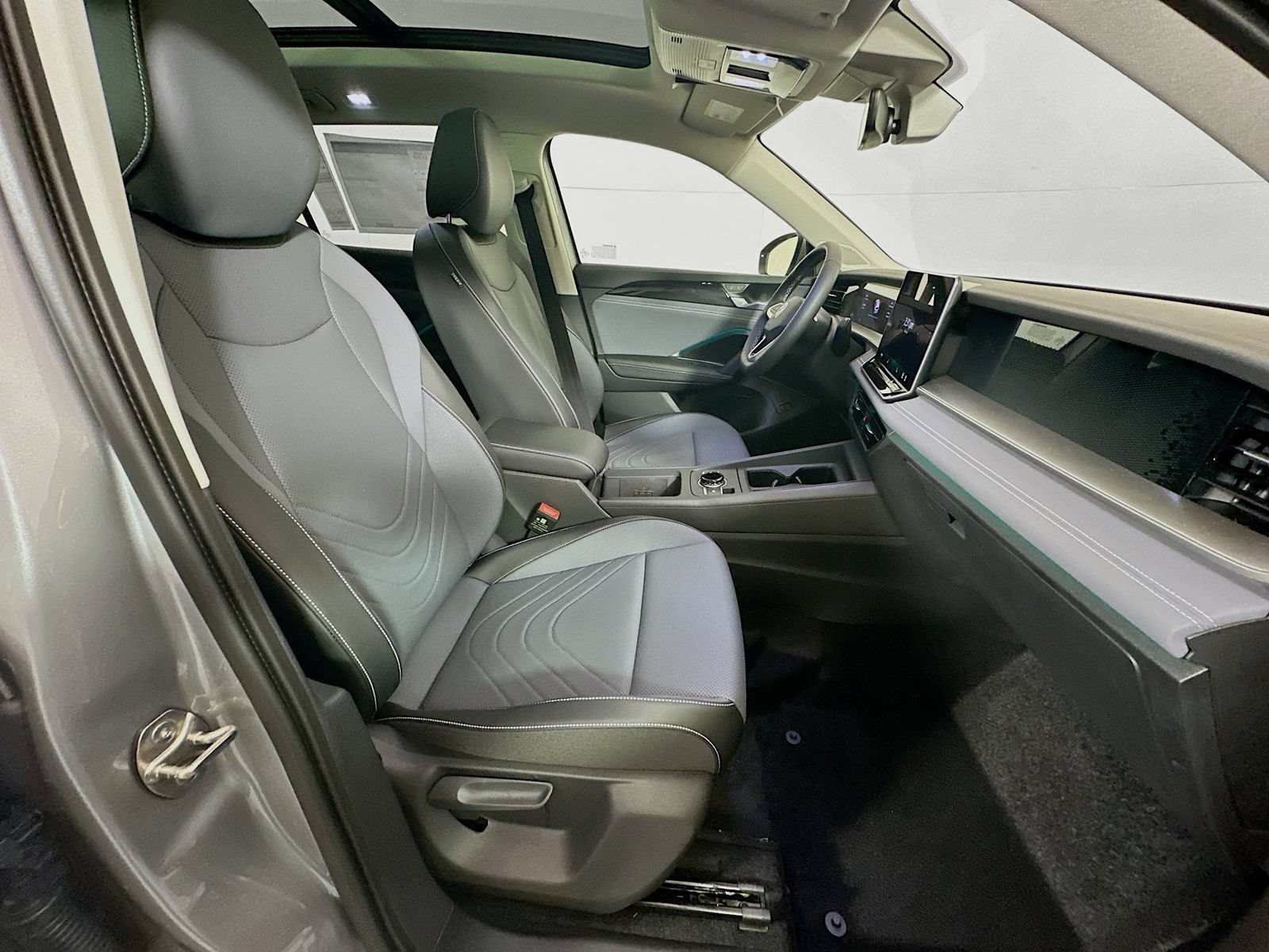 New 2026 Volkswagen Tiguan SE AWD/4WD image 25