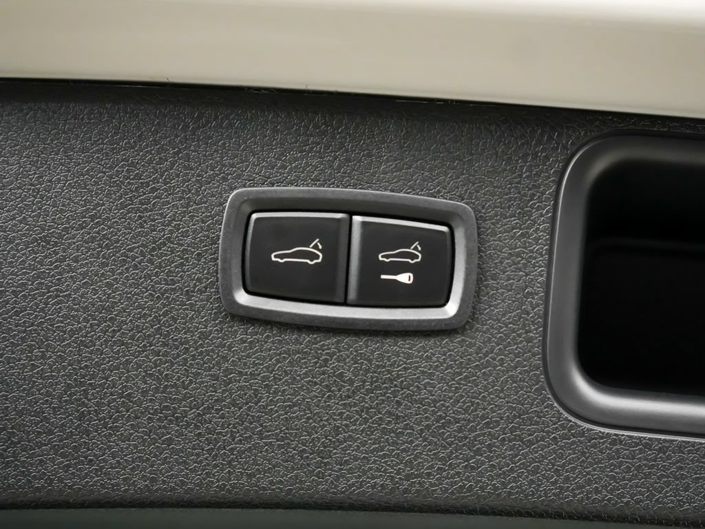 Certified 2026 Porsche Macan Turbo AWD/4WD image 14