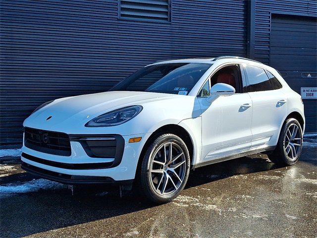 Used 2025 Porsche Macan image 1