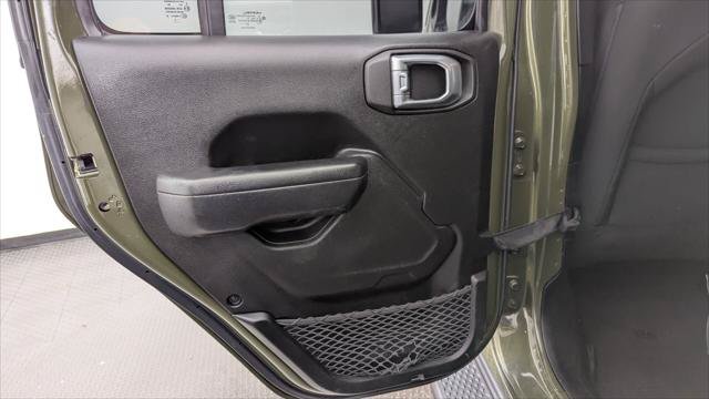 Used 2023 Jeep Gladiator Sport AWD/4WD image 16