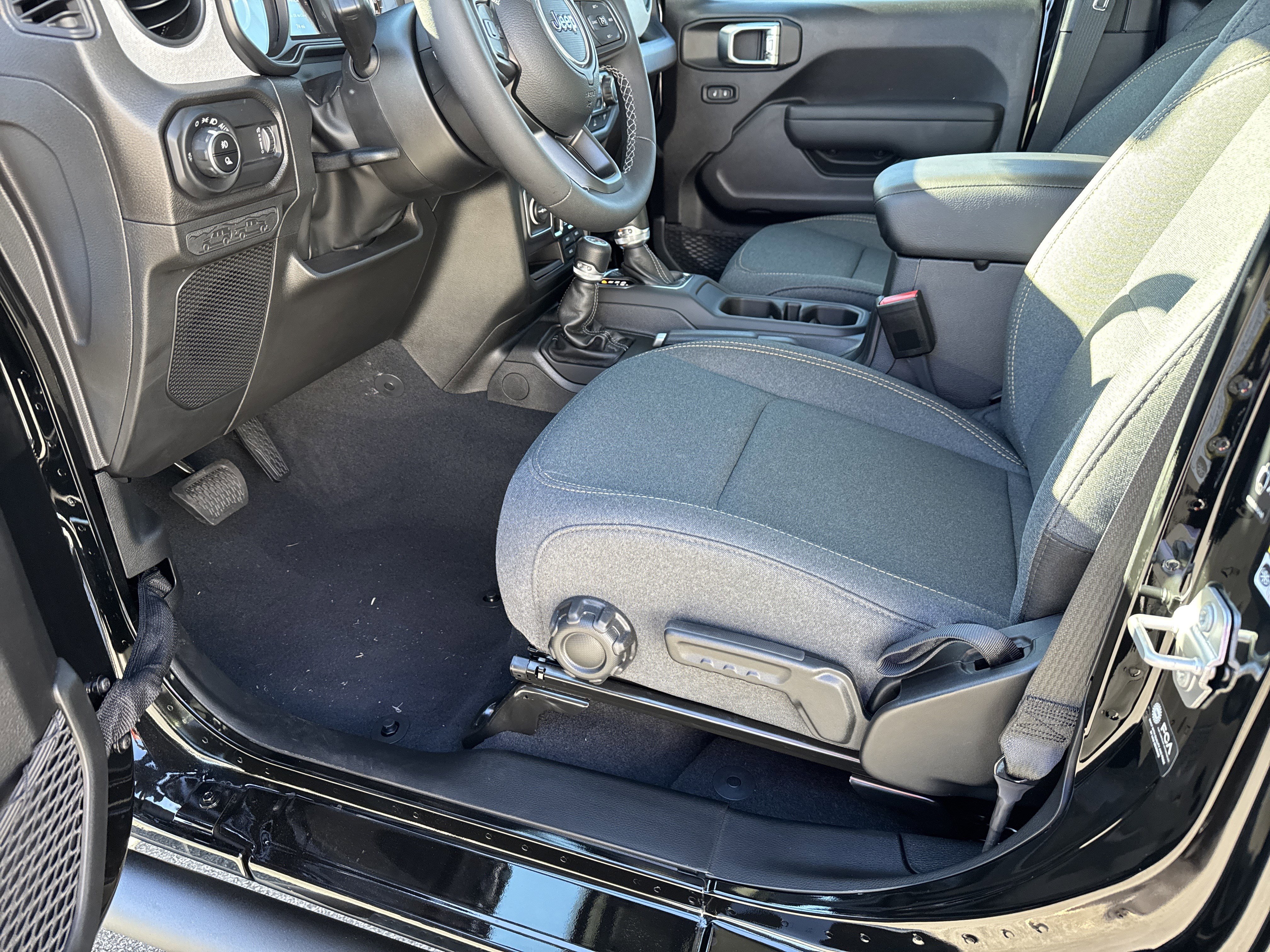 New 2025 Jeep Gladiator Sport image 16