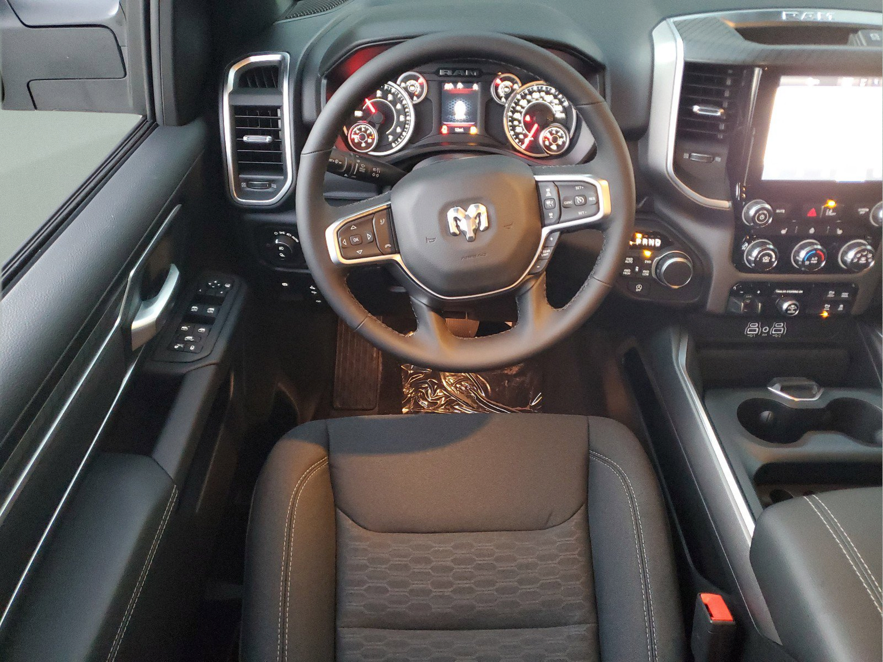 New 2026 RAM 1500 Big Horn AWD/4WD image 9