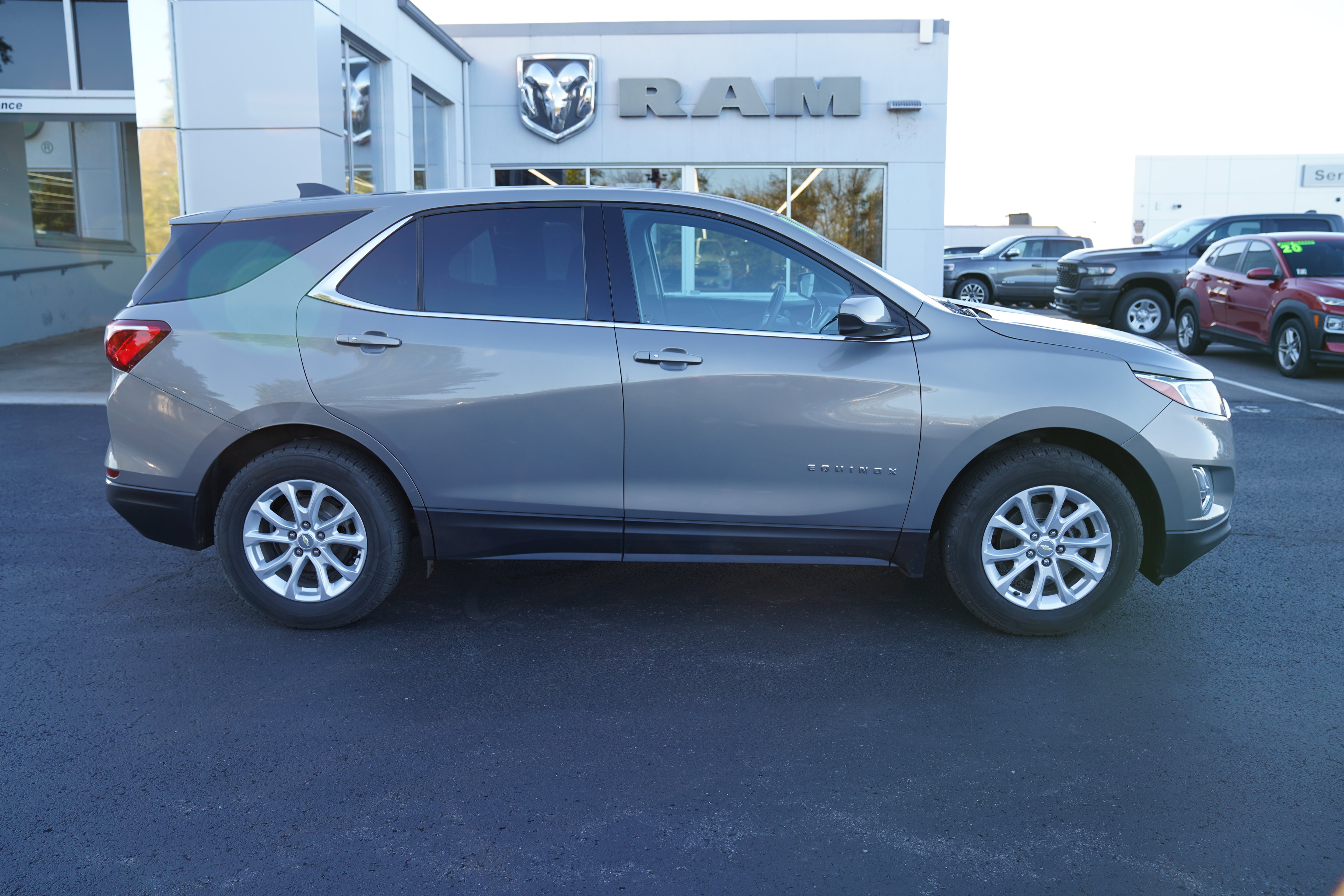 Used 2018 Chevrolet Equinox LT AWD/4WD image 2