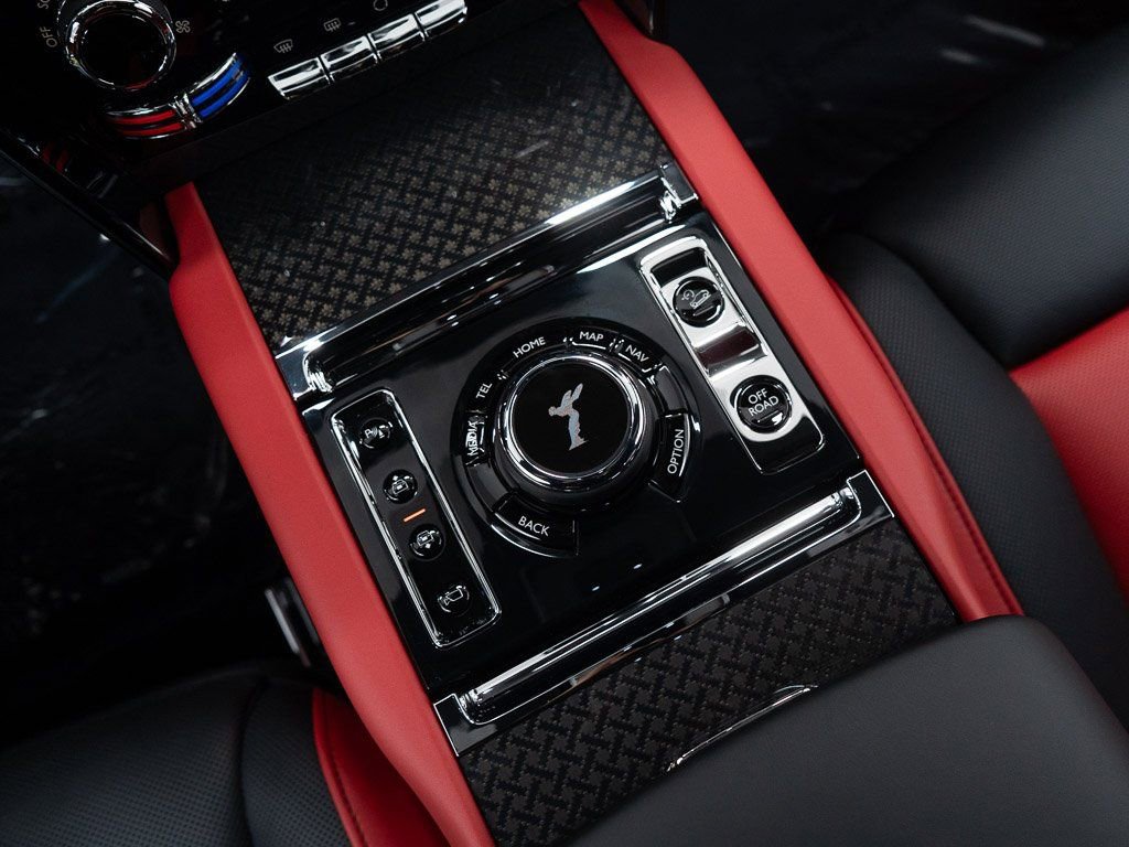 Used 2025 Rolls-Royce Cullinan Black Badge w/ Leather Finishing Pack AWD/4WD image 42