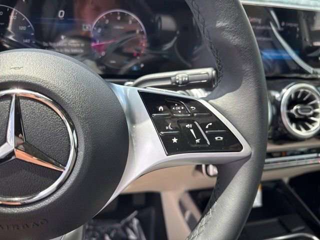 New 2025 Mercedes-Benz GLB 250 image 15