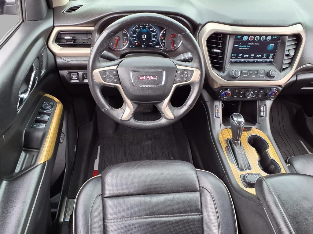 Used 2017 GMC Acadia Denali w/ Technology Package AWD/4WD image 4