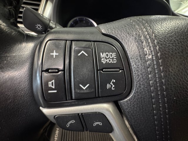 Used 2018 Toyota Highlander Limited AWD/4WD image 18
