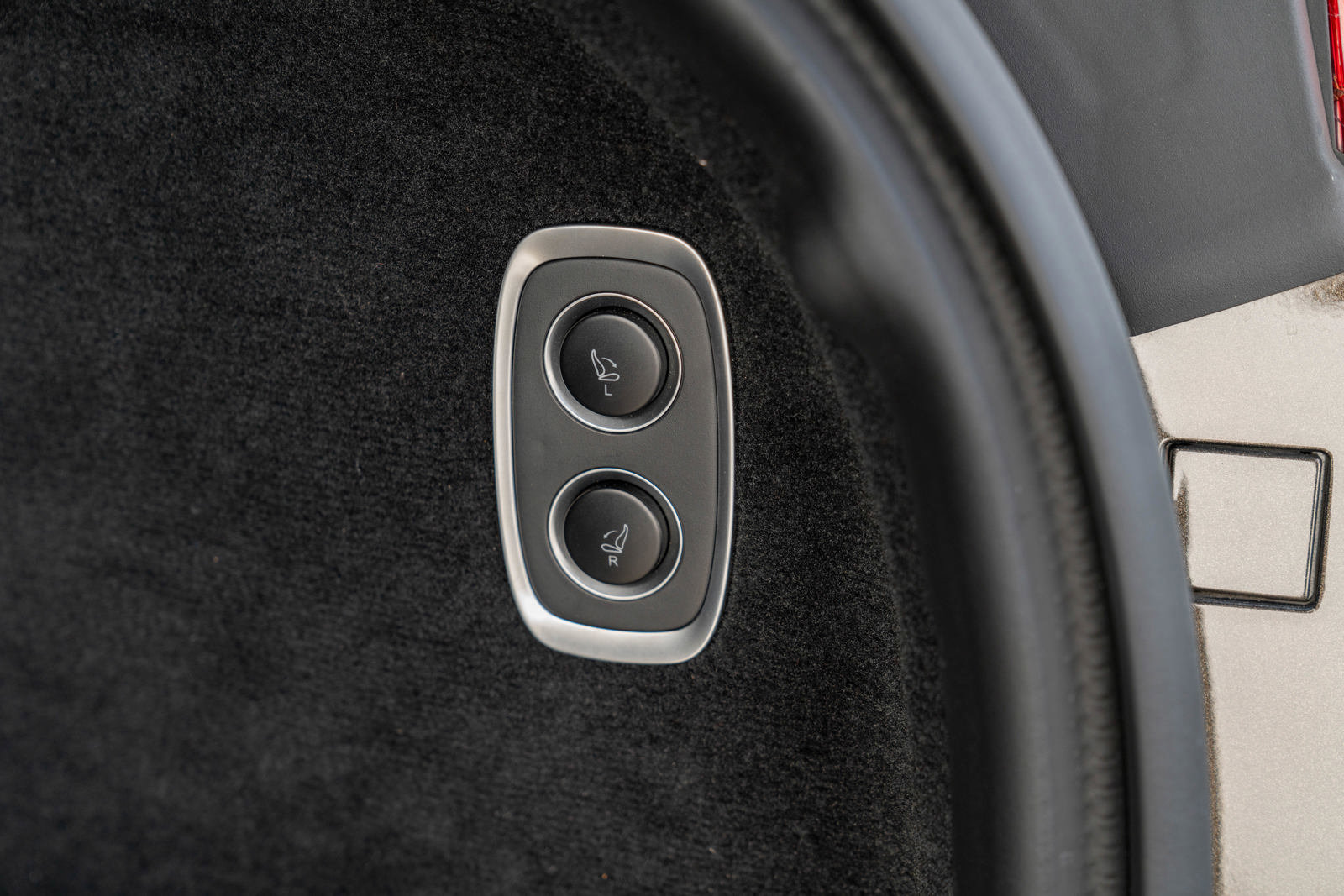 Used 2021 Aston Martin DBX image 42