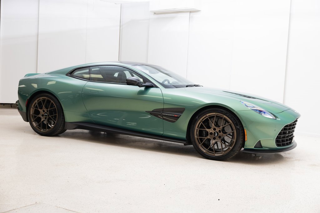 Used 2025 Aston Martin Vanquish image 9
