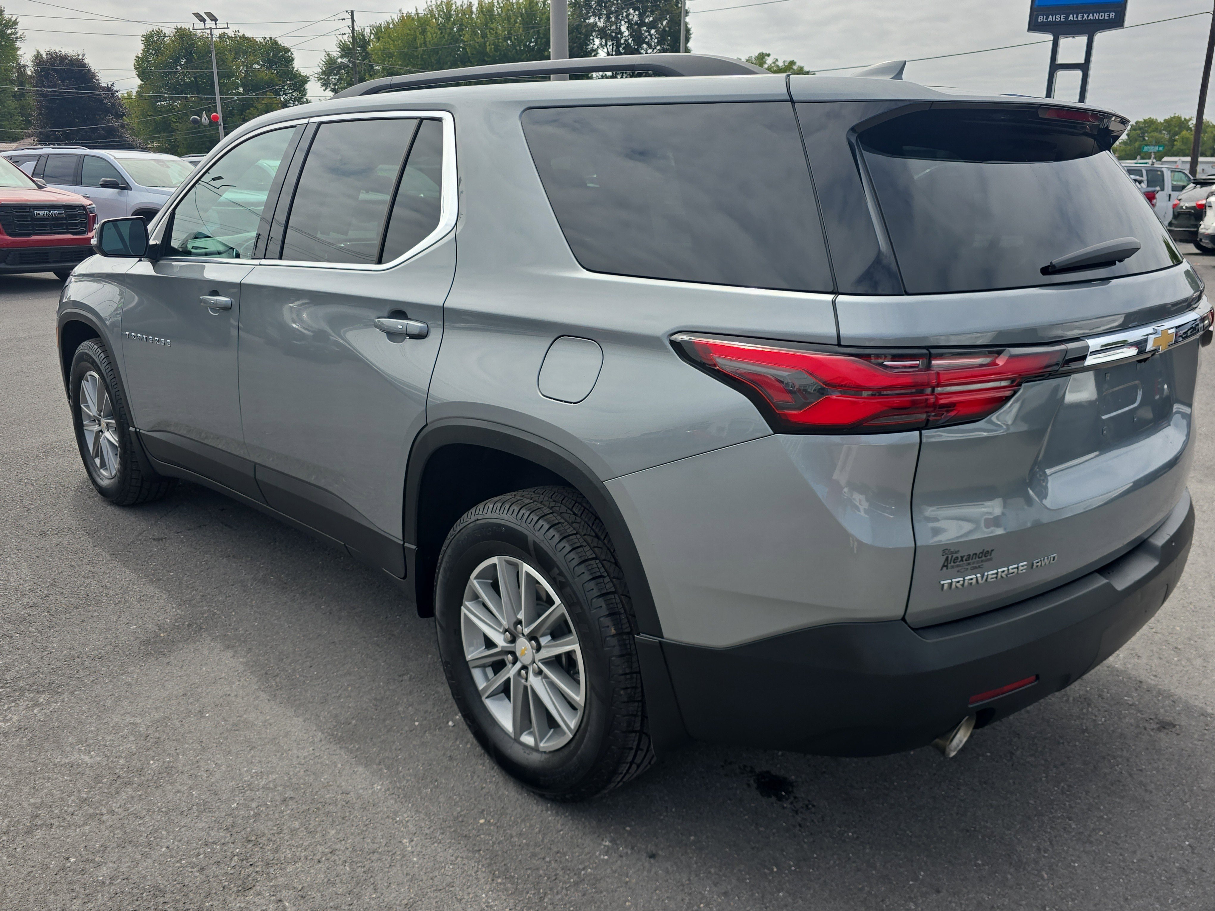 Used 2023 Chevrolet Traverse LT image 6