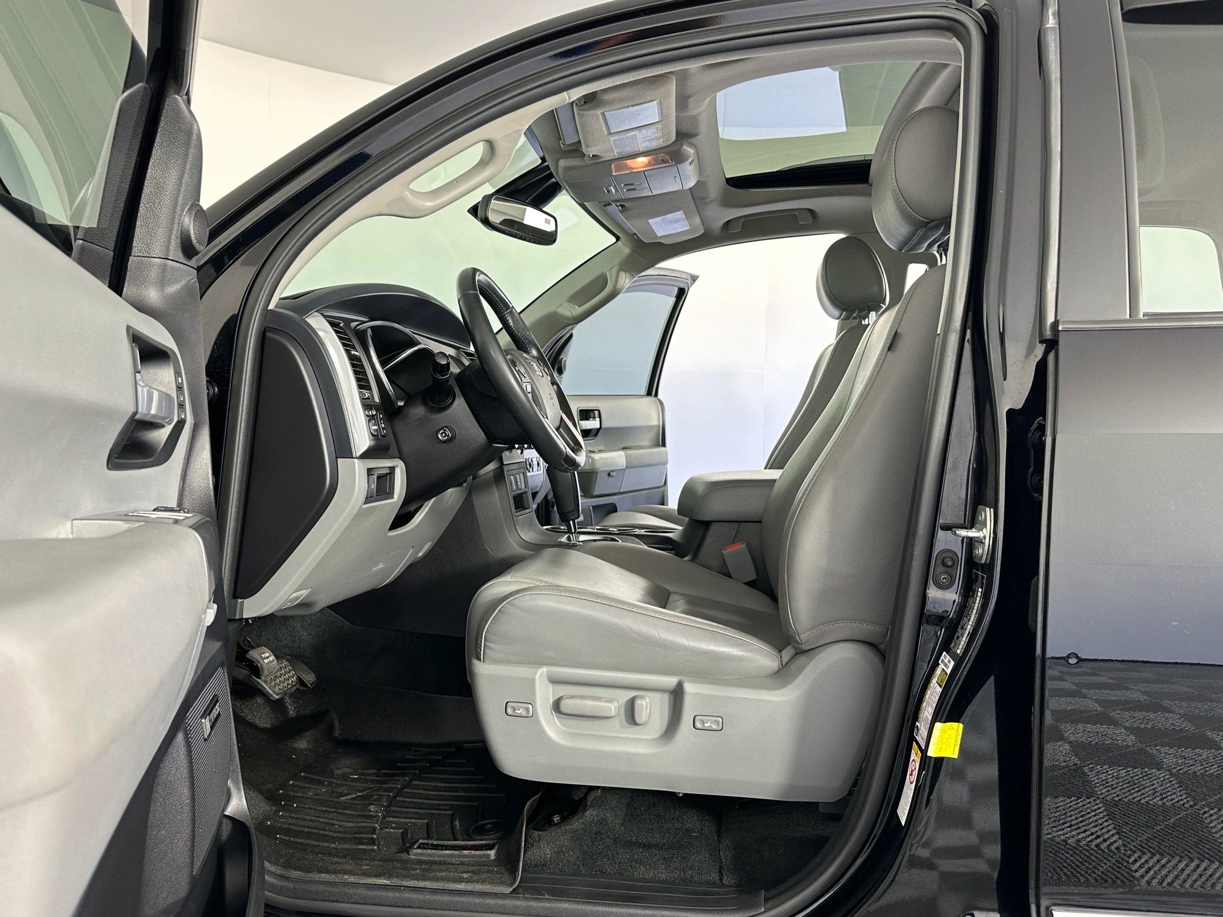 Used 2018 Toyota Sequoia Limited image 23