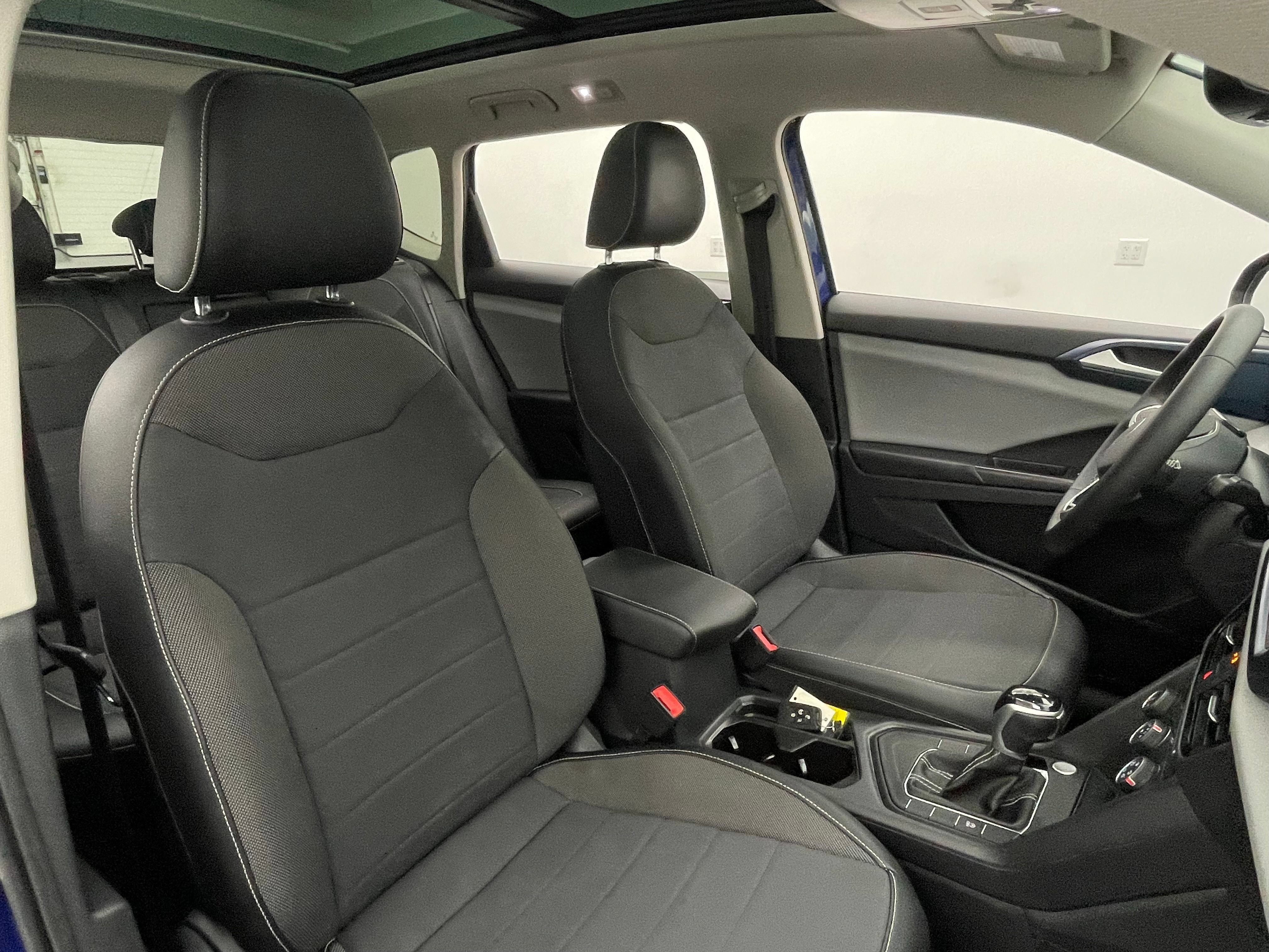 Used 2022 Volkswagen Taos SE w/ Panoramic Sunroof Package FWD image 33