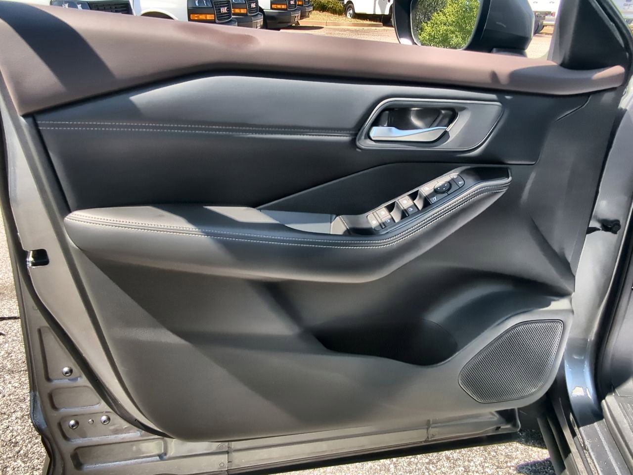 Used 2023 Nissan Rogue SV w/ SV Premium B Package image 22