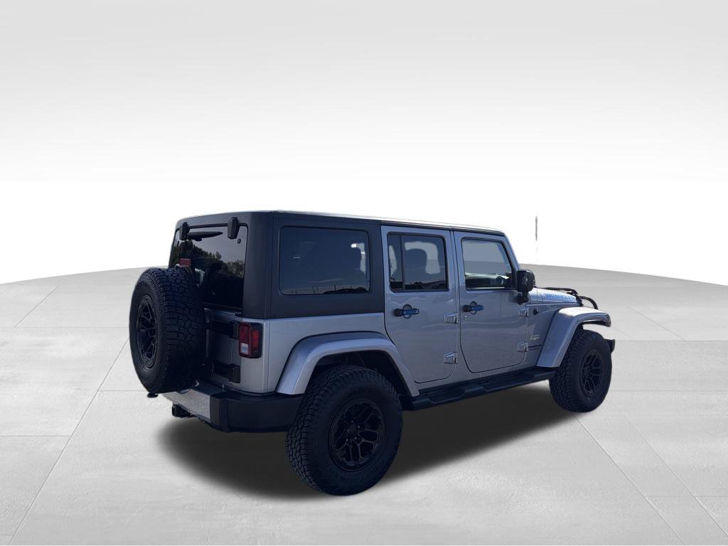 Used 2014 Jeep Wrangler Unlimited Sahara w/ Connectivity Group AWD/4WD image 18