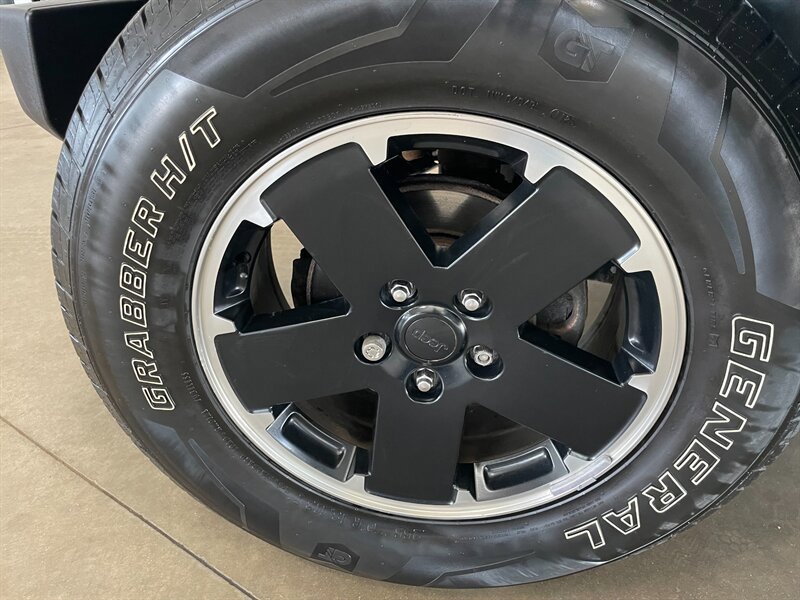 Used 2012 Jeep Wrangler Sahara AWD/4WD image 18