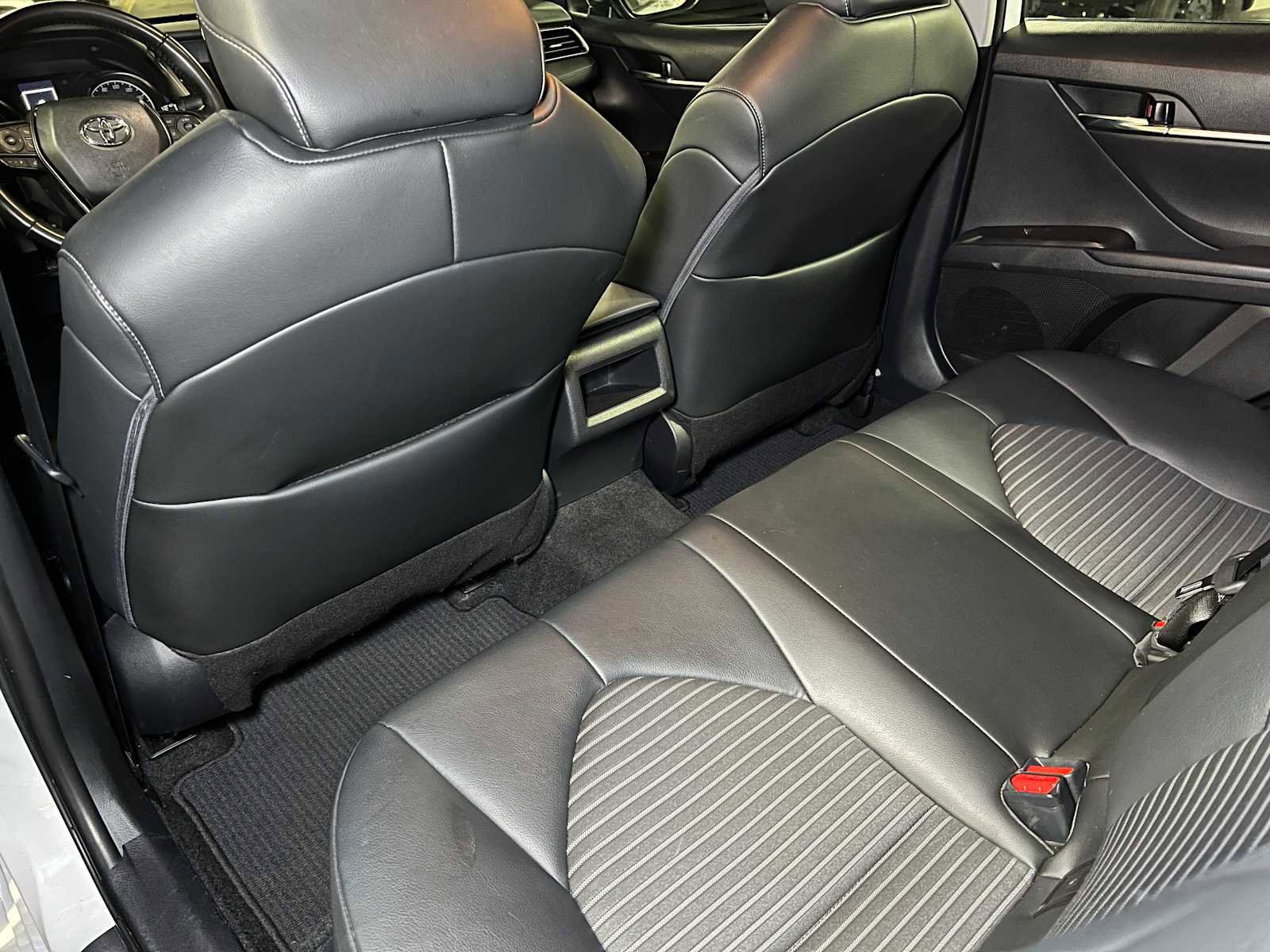 Used 2023 Toyota Camry SE w/ Cold Weather Package image 18