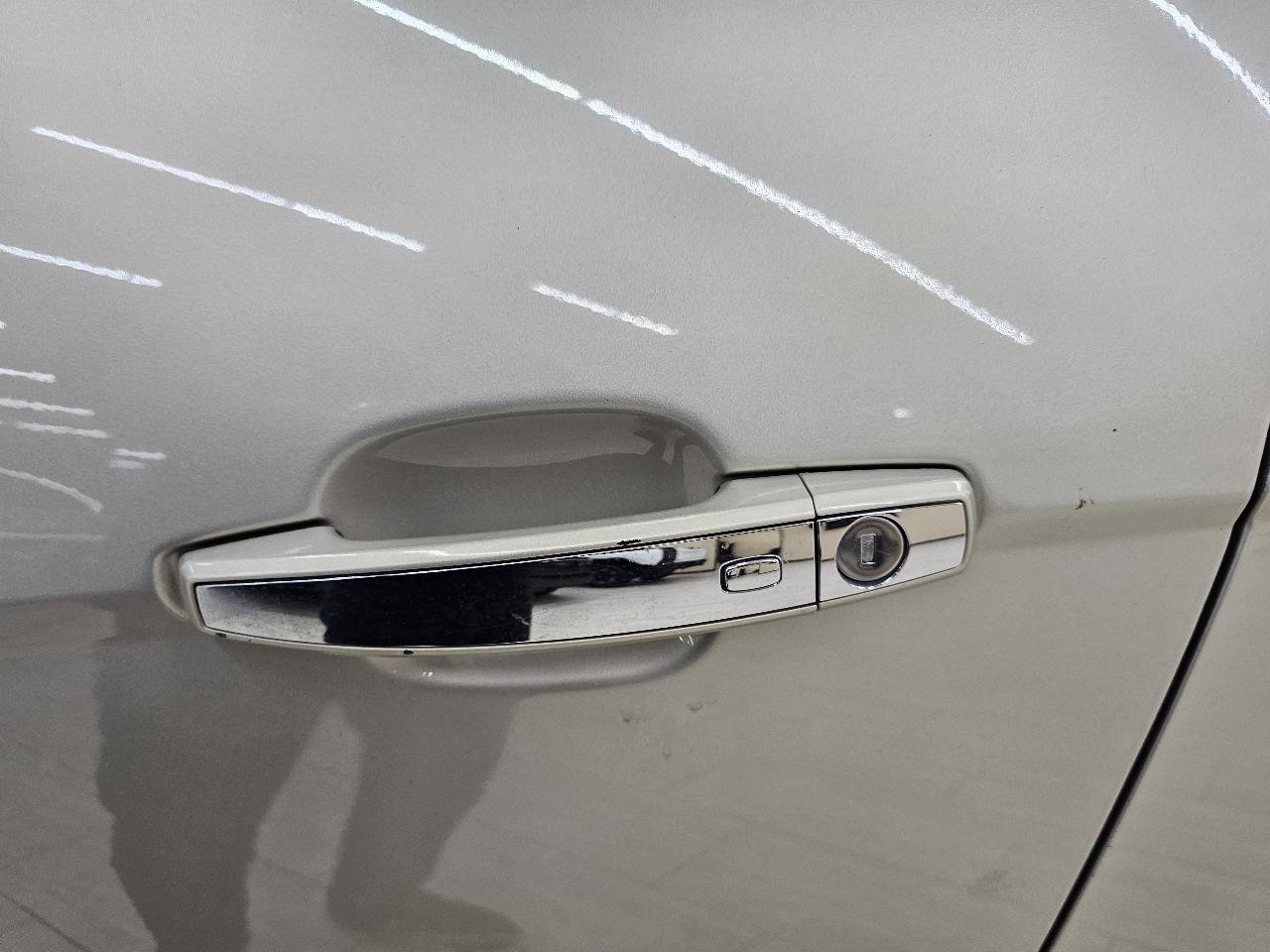 Used 2015 Cadillac SRX Luxury w/ Driver Awareness Package image 11