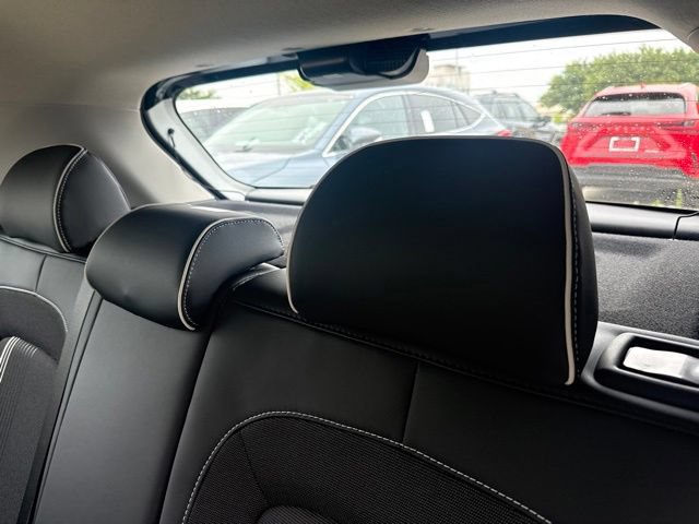 Used 2024 Hyundai Venue Limited FWD image 7