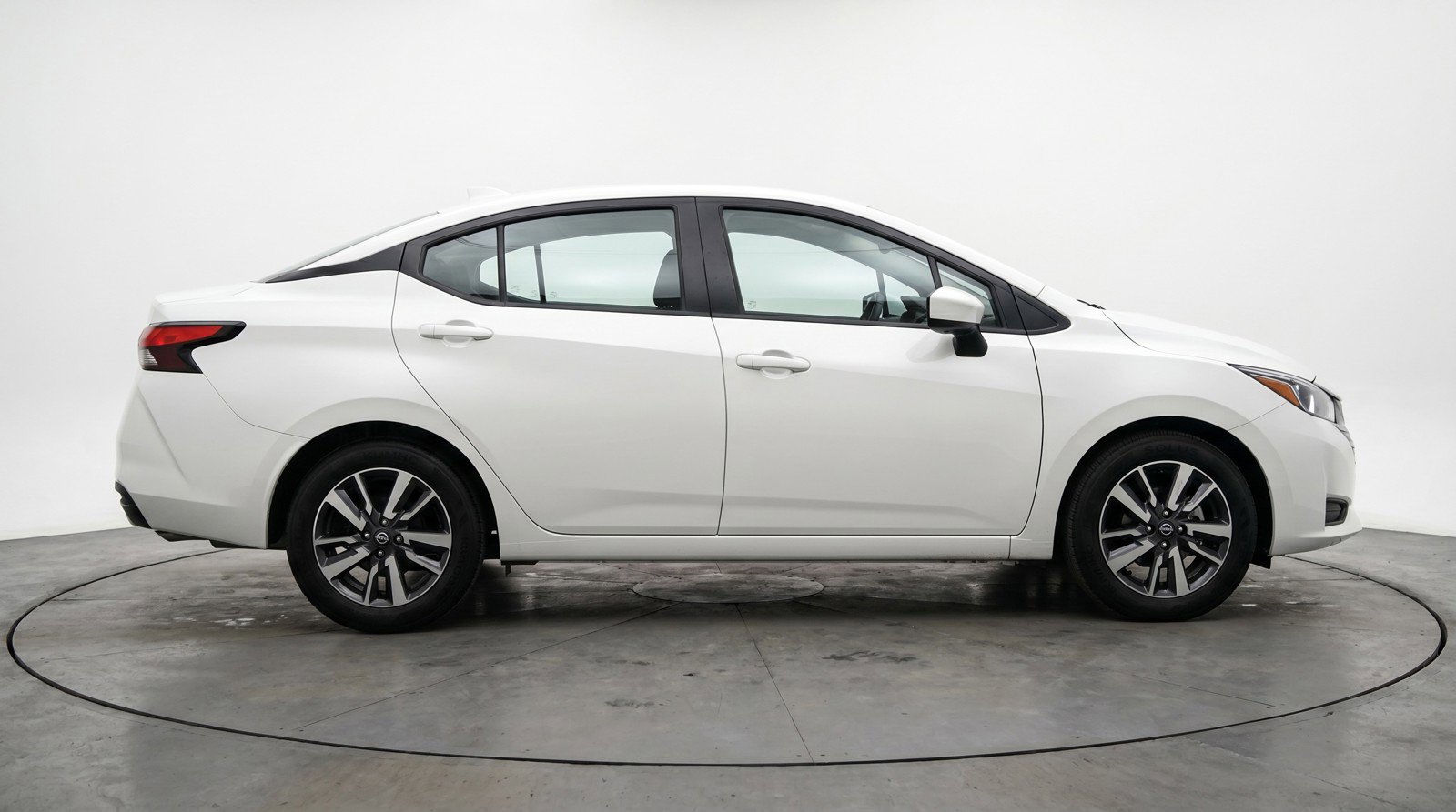 Used 2025 Nissan Versa SV FWD image 11