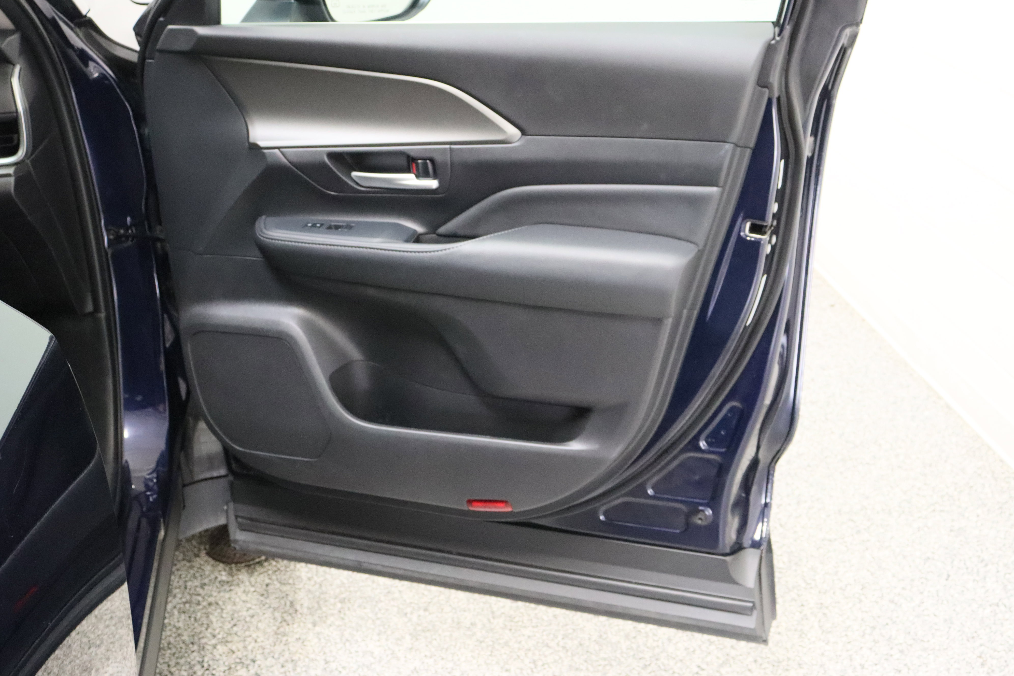 Certified 2025 Toyota Grand Highlander FWD image 38