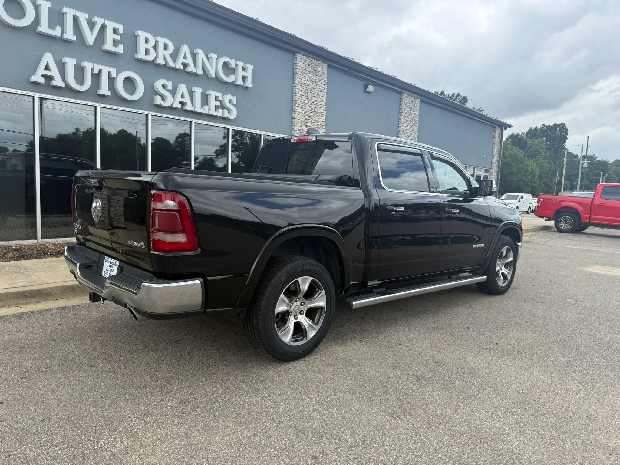 Used 2020 RAM 1500 Laramie AWD/4WD image 7