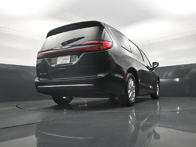 Used 2024 Chrysler Pacifica Touring-L FWD image 36