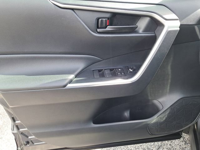 Used 2021 Toyota RAV4 LE image 15