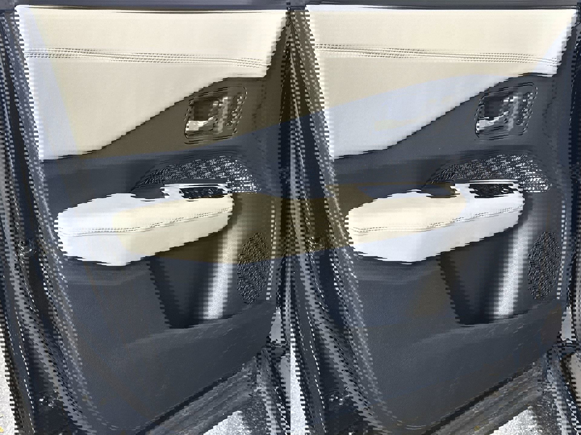 Certified 2023 Nissan Ariya AWD image 33