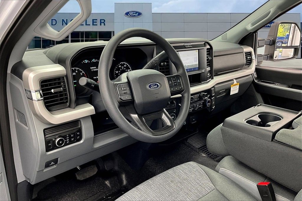 New 2026 Ford F350 XLT w/ FX4 Off-Road Package image 6