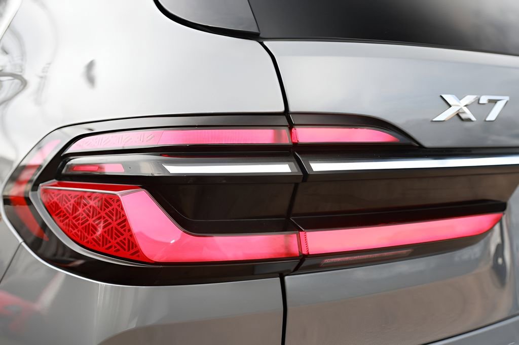 Used 2025 BMW X7 xDrive40i image 26