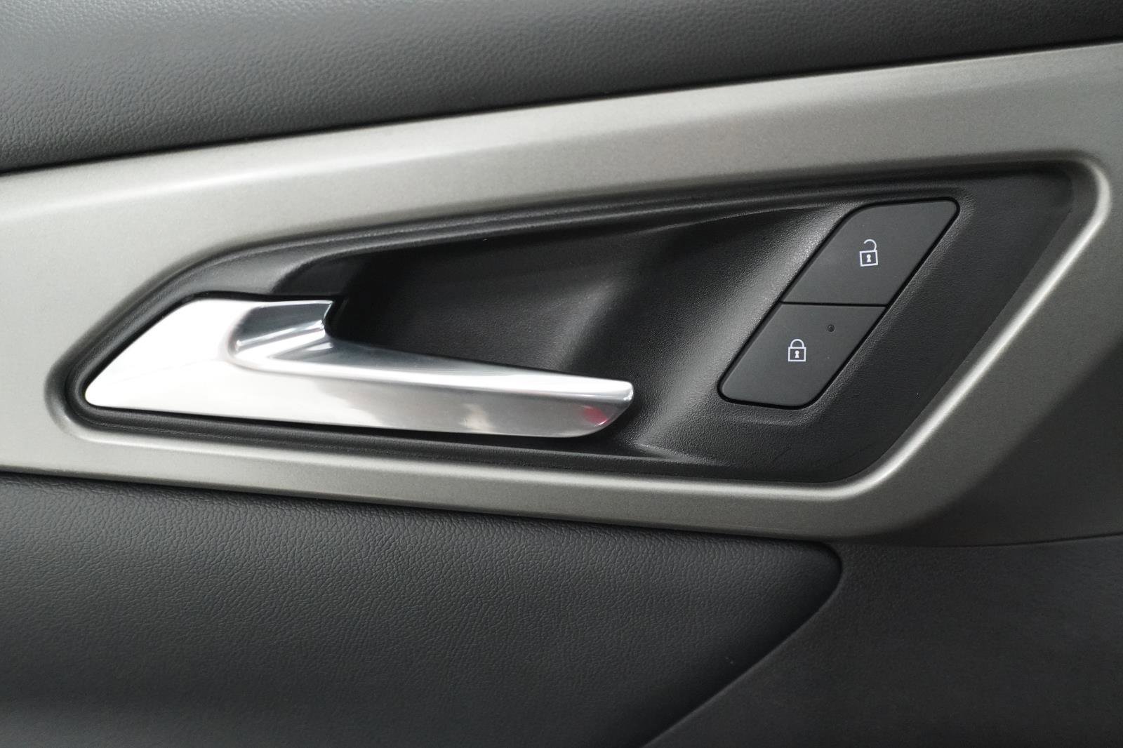 Used 2024 Chevrolet Traverse LT w/ Midnight/Sport Edition image 16