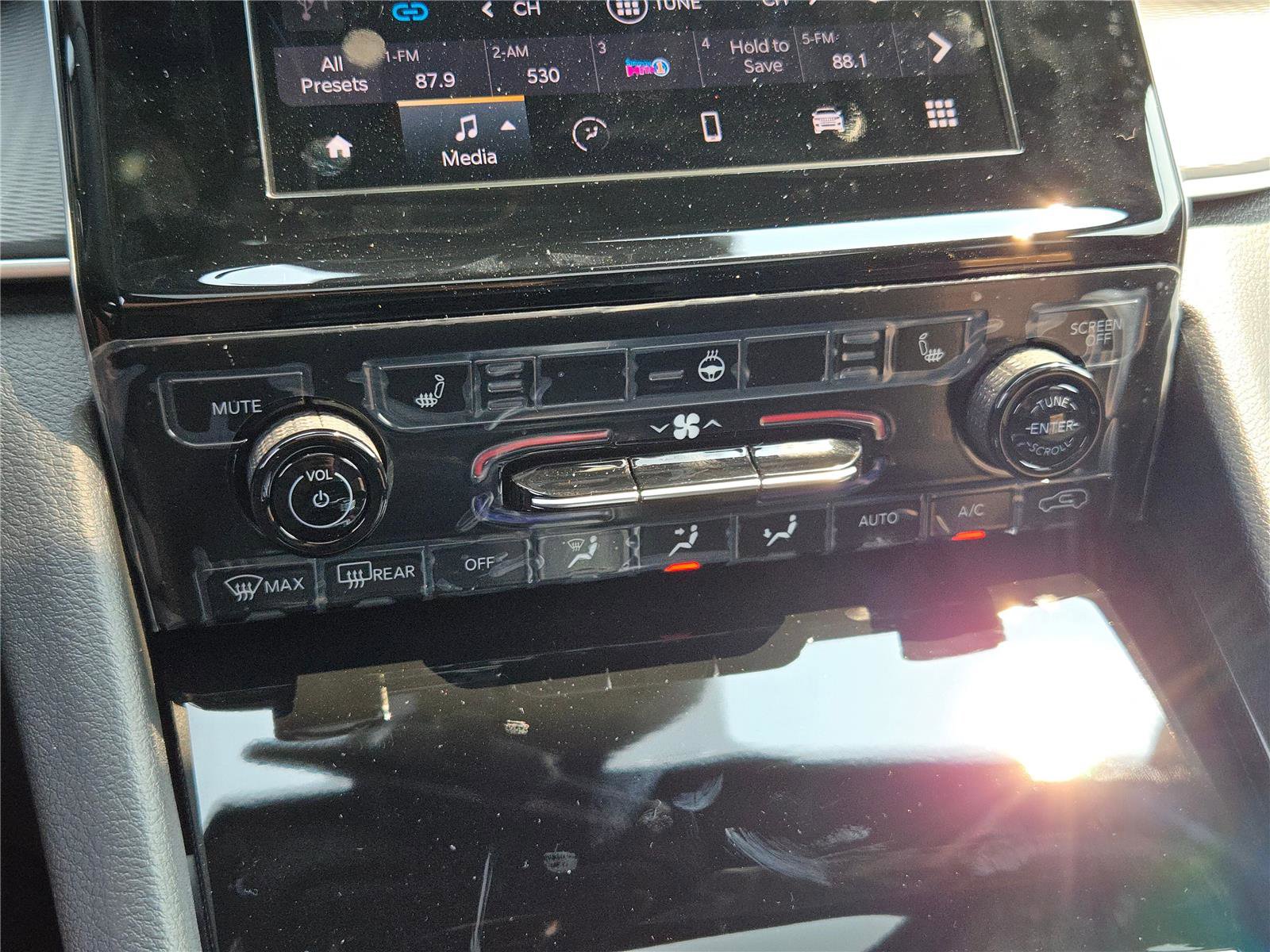 New 2025 Jeep Grand Cherokee Altitude image 32