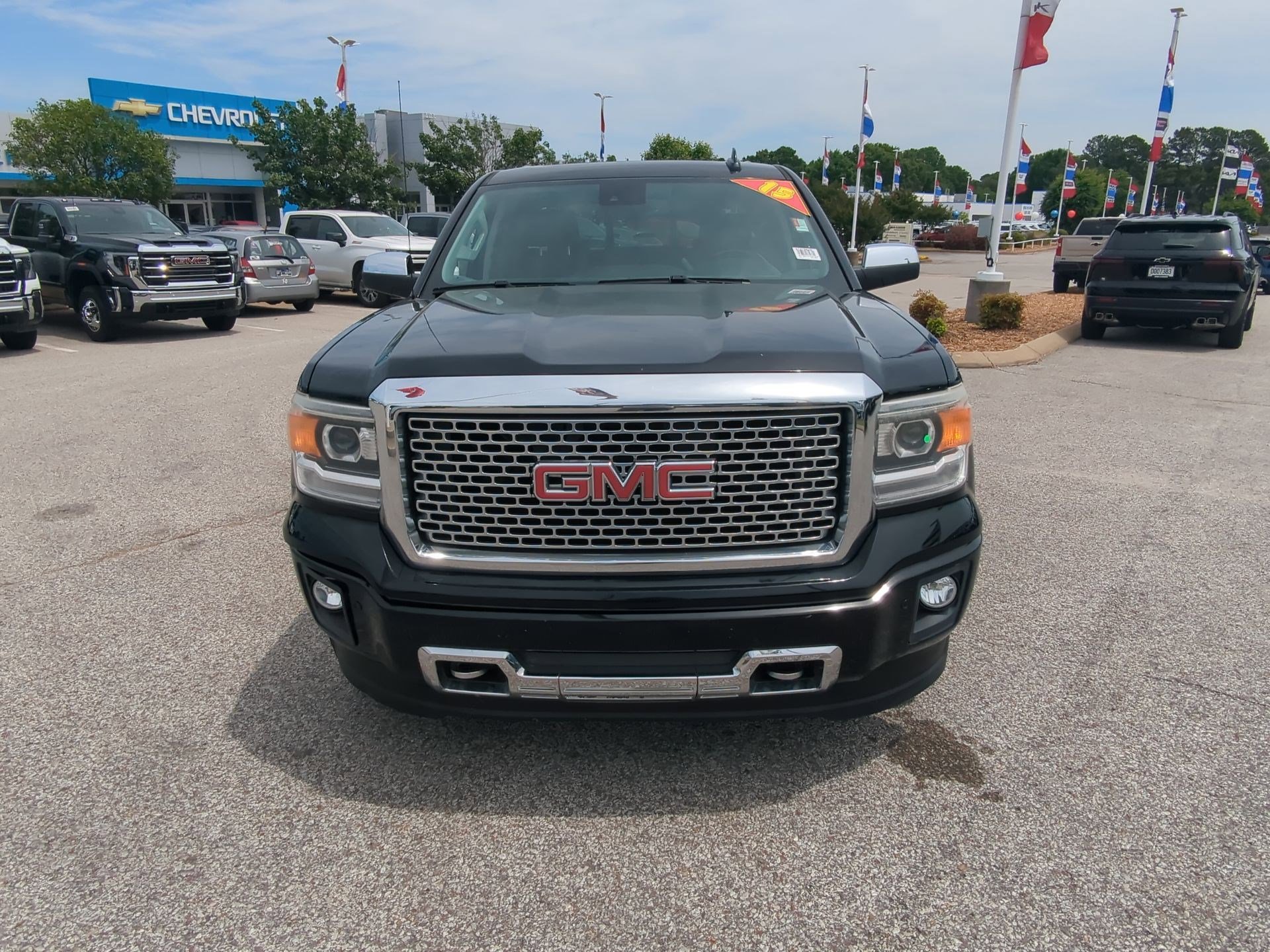 Used 2015 GMC Sierra 1500 Denali w/ Driver Alert Package AWD/4WD image 3
